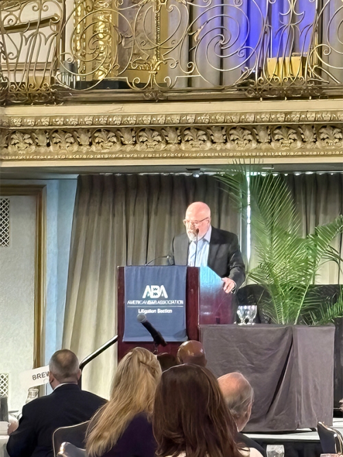 Len Niehoff speaks to ABA Litigation Section members during annual conference.