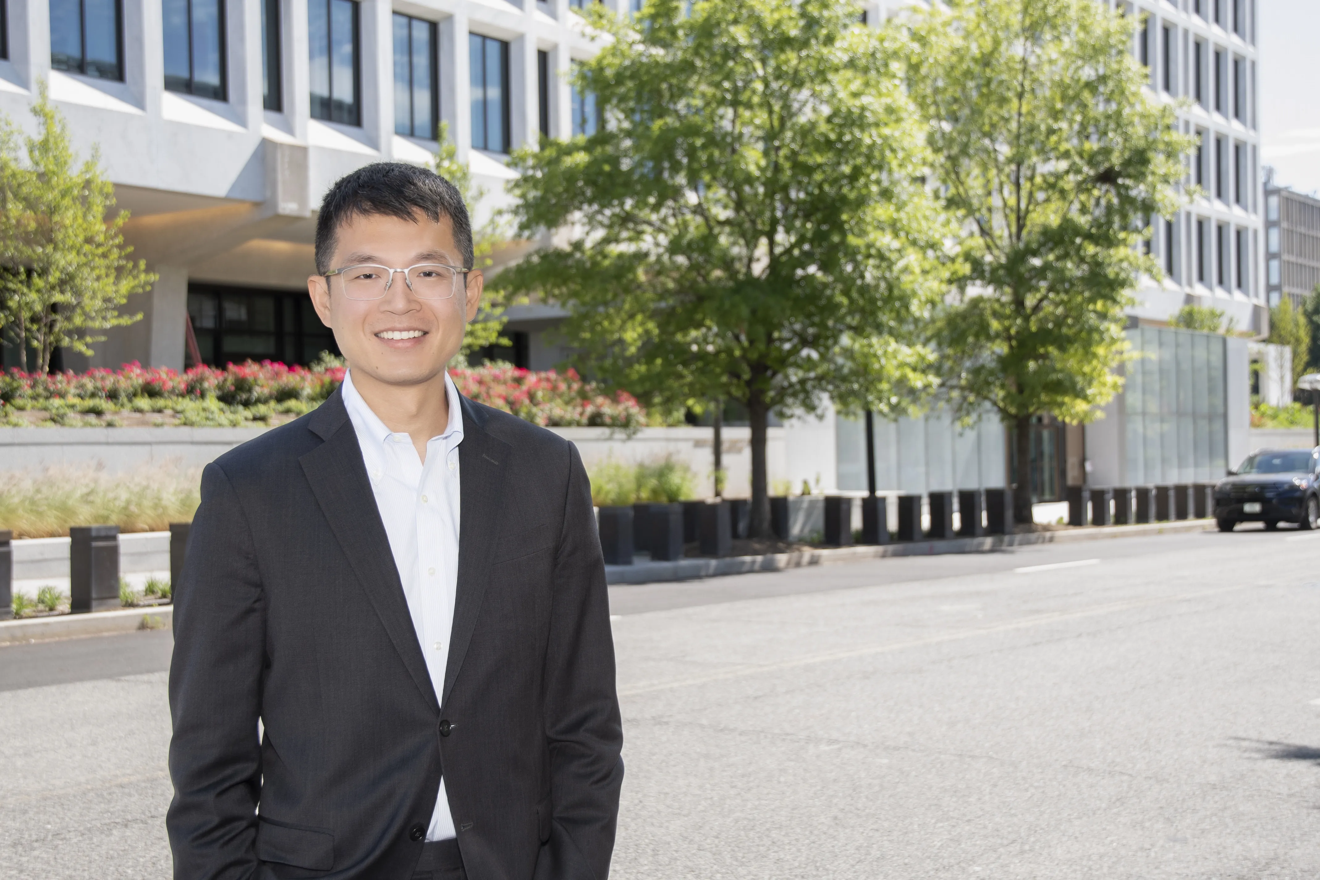 Professor Jeffery Zhang standing in front of the Federal Reserve building
