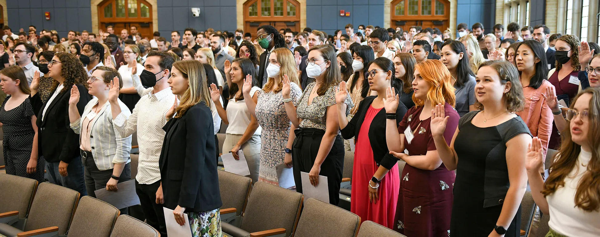 Class of 2025 students taking commitment to integrity oath