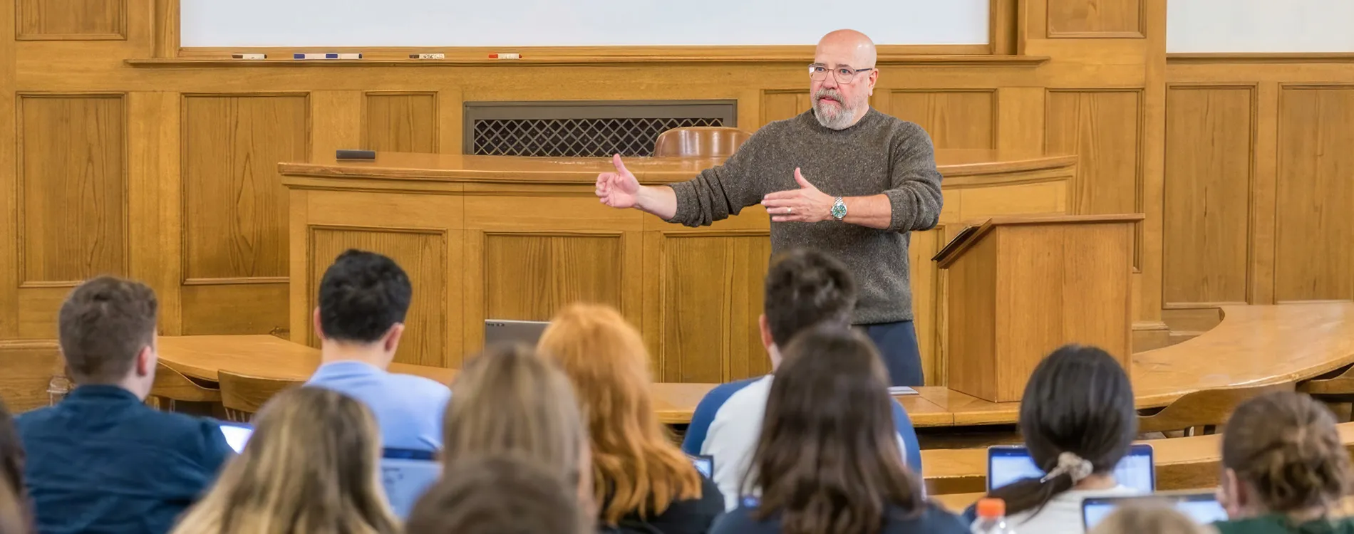 Len Niehoff teaching class at Michigan Law.