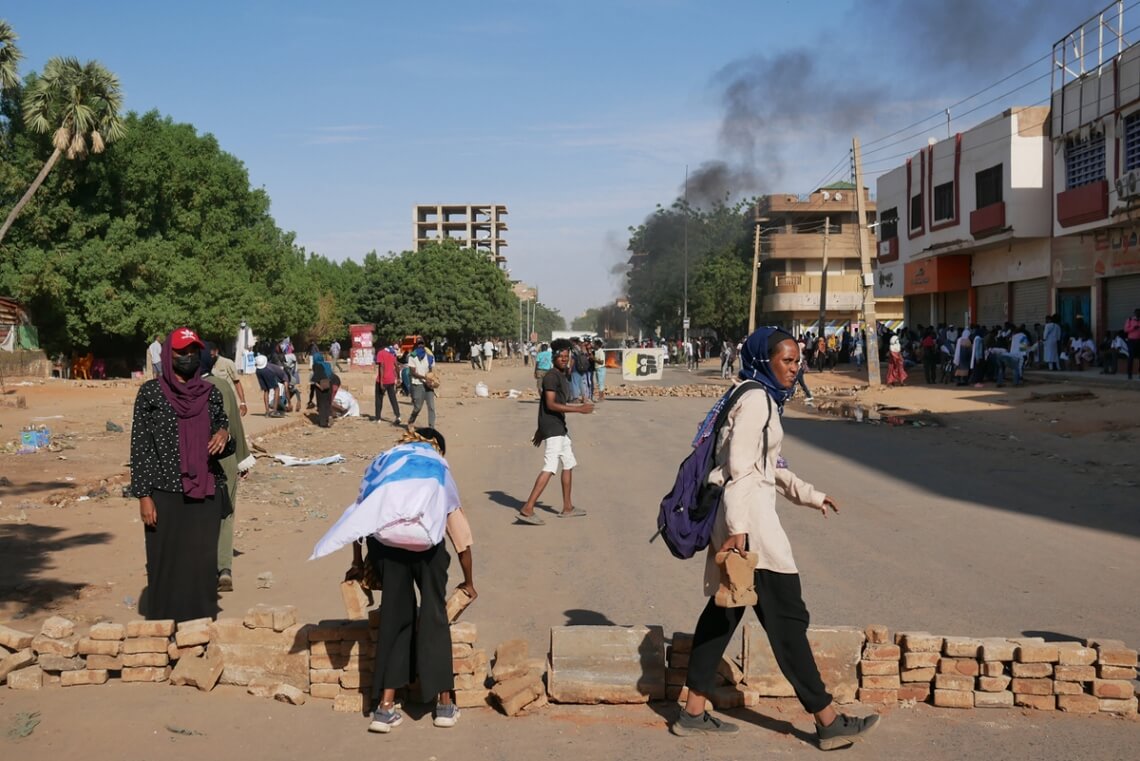 Sudanese protesters barricade the streets on the one-year anniversary of the military coup. Since the coup, some peaceful protesters have been arrested and held unjustly. (Credit: iStock/Roy Gilham)