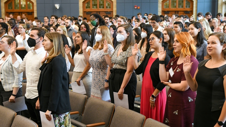 Class of 2025 students taking commitment to integrity oath