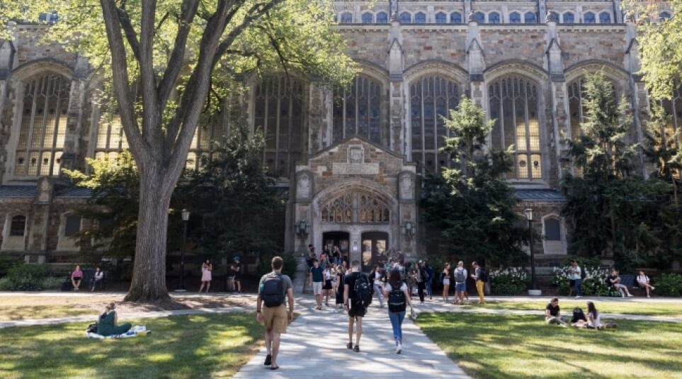 Michigan Law Class of 2024 Arrives in the Law Quad