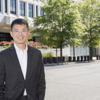Professor Jeffery Zhang standing in front of the Federal Reserve building